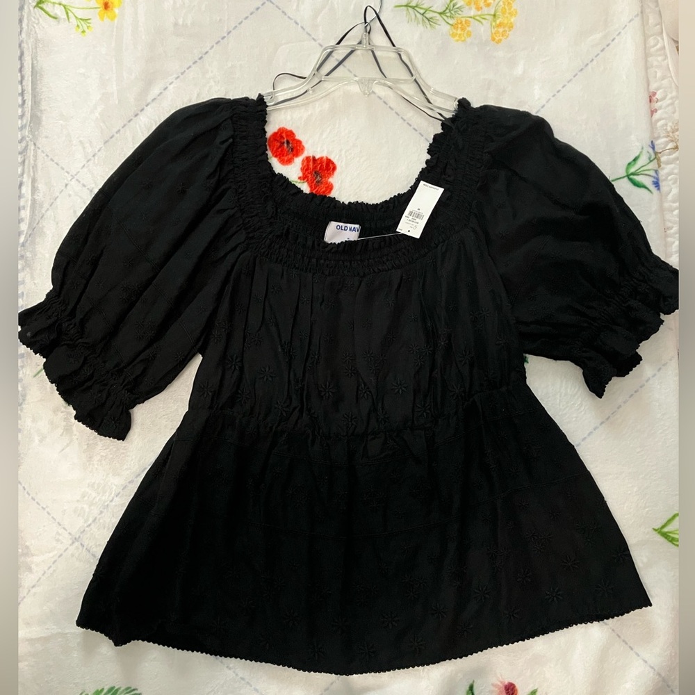 NWT Old Navy Great Fit Cute Black Eyelet Lace Embroidered Top with Puffy Sleeves